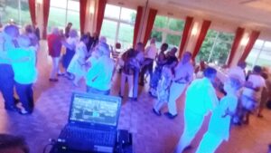 Tanzende Menschen in Wismar im Hotel Park Inn by Radisson