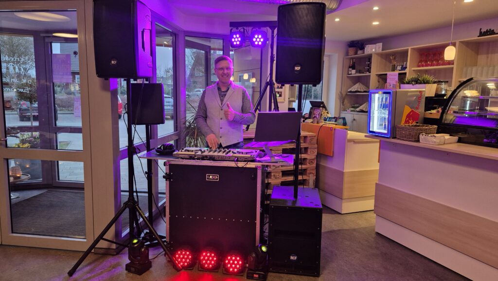 Hochzeits dj für Wismar. Maik Schernikau mit seiner Technik