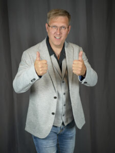 DJ-Scherni mit Sacko